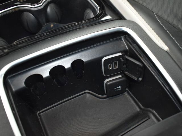 Used 2023 Chrysler Pacifica Limited image 32