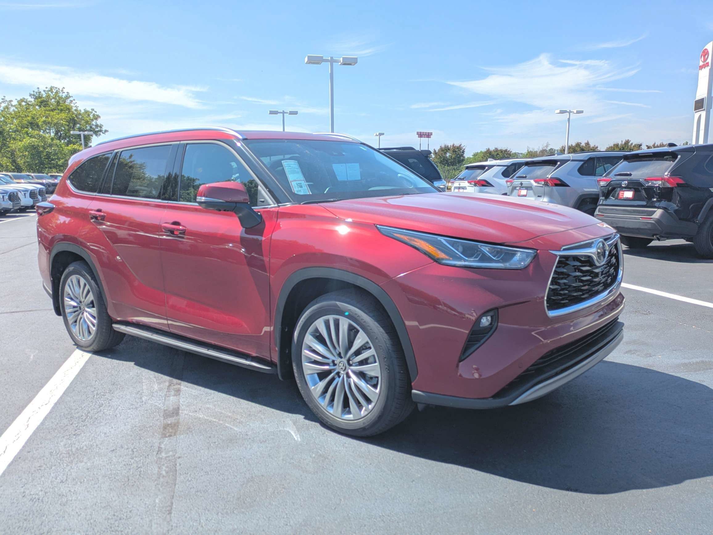New 2026 Toyota Highlander Platinum AWD/4WD image 2