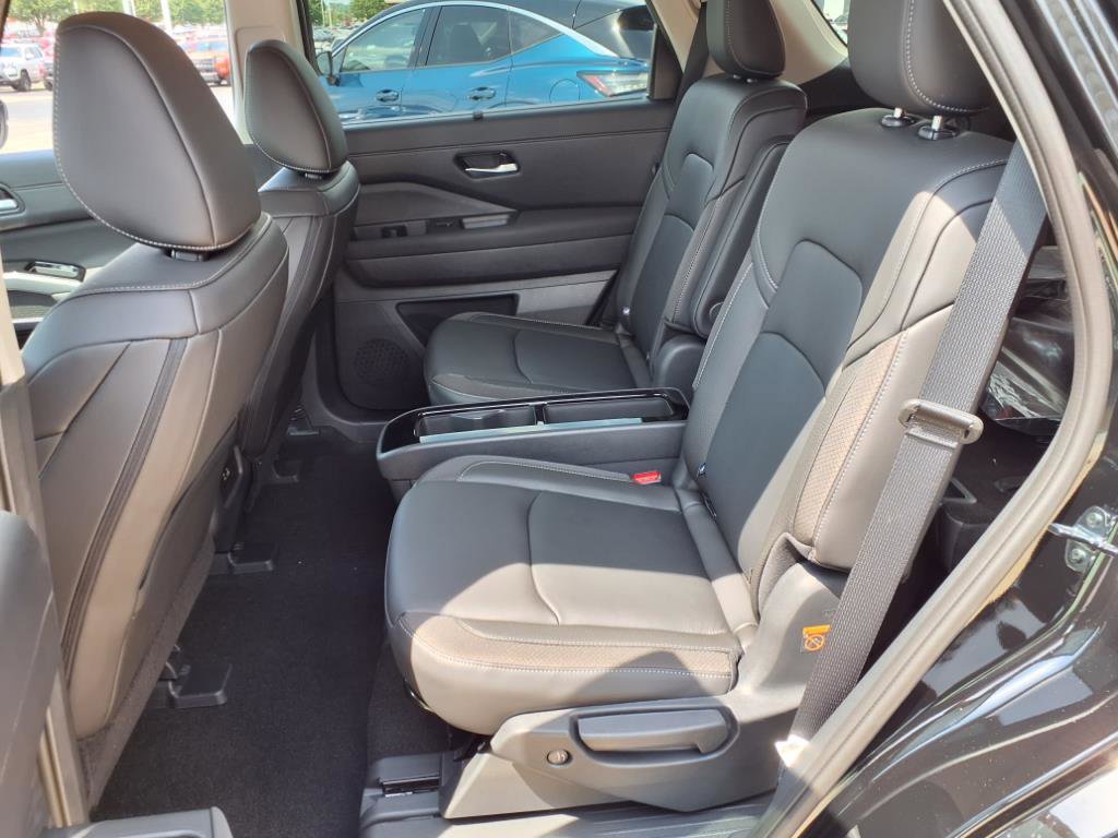 New 2025 Nissan Pathfinder SL w/ SL Premium Package image 8