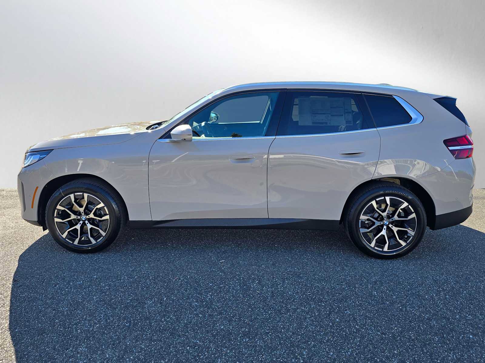 Used 2025 BMW X3 xDrive30i w/ Premium Package image 6