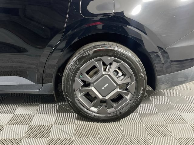 Used 2025 Kia Carnival EX FWD image 33