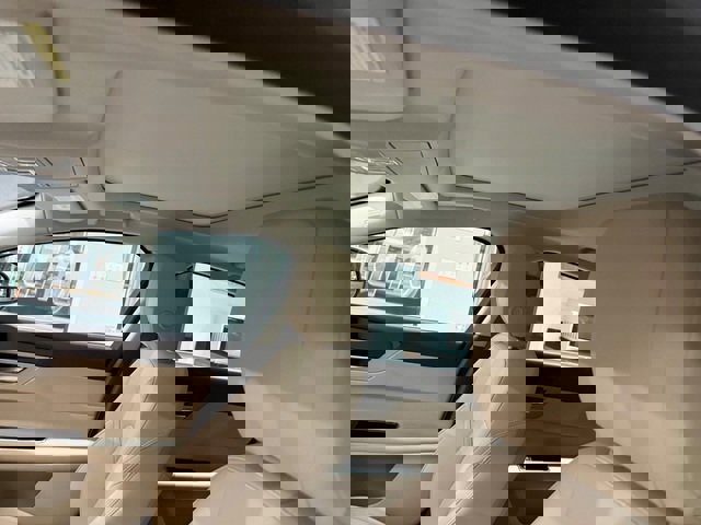 Used 2018 Jaguar XF Premium image 18