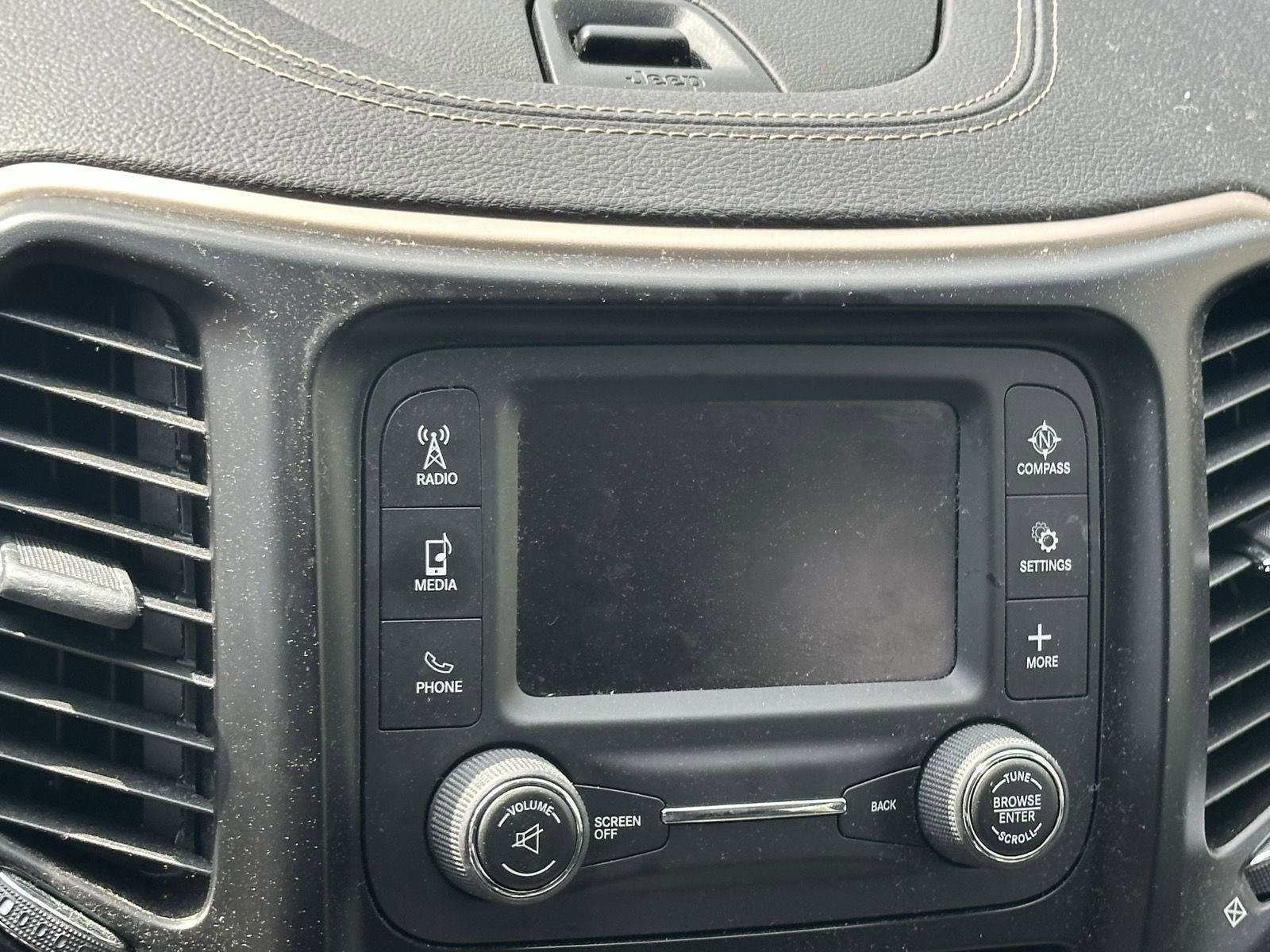 Used 2017 Jeep Cherokee Sport image 11