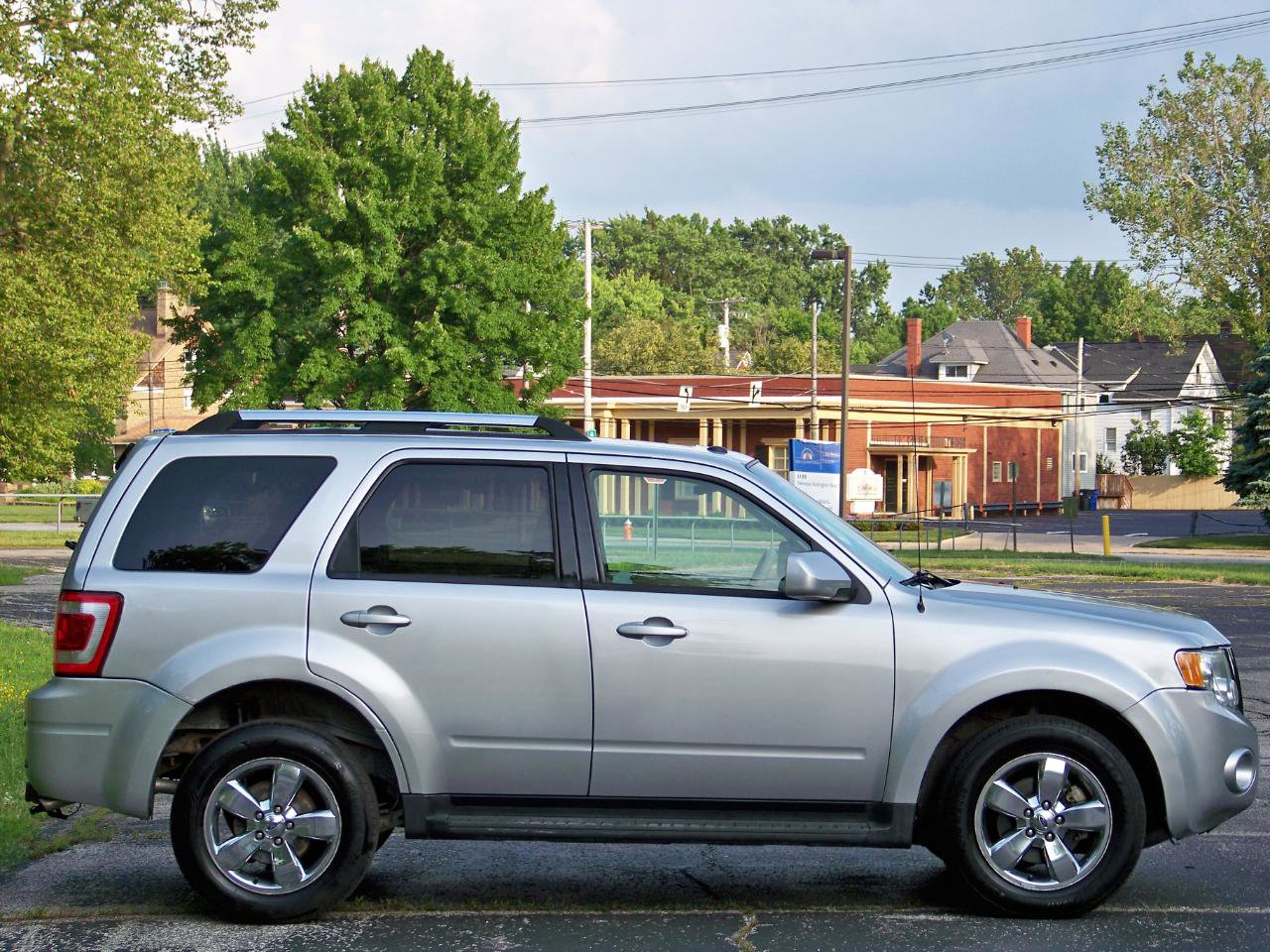 Used 2009 Ford Escape Limited AWD/4WD image 9