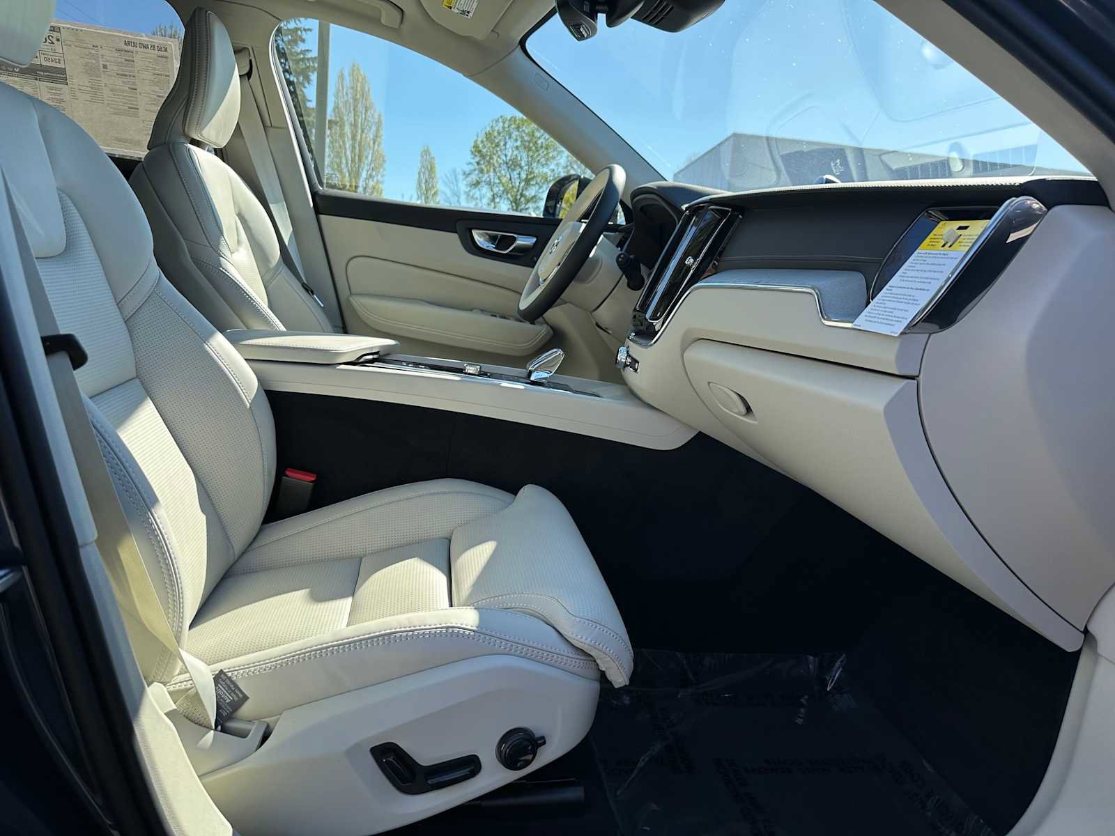 New 2025 Volvo XC60 B5 Ultra w/ Protection Package Premier image 10