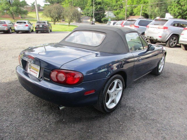 Used 2003 MAZDA MX-5 Miata RWD image 13