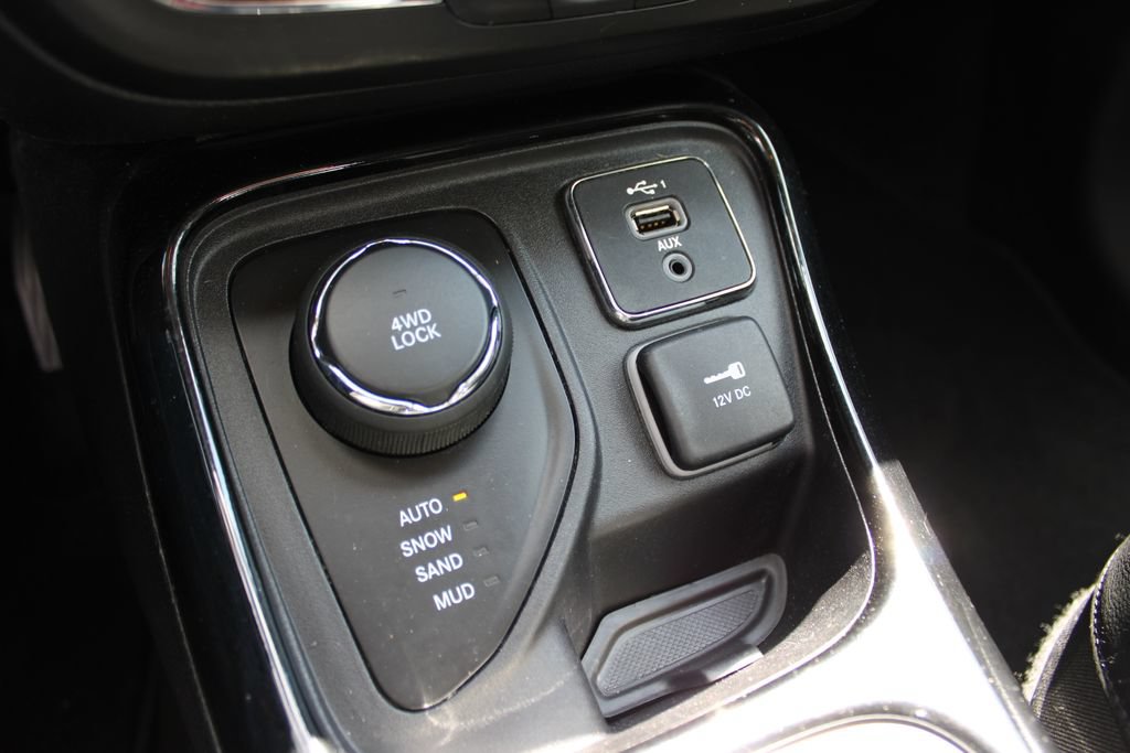 Used 2021 Jeep Compass Latitude w/ Sun and Sound Group AWD/4WD image 24