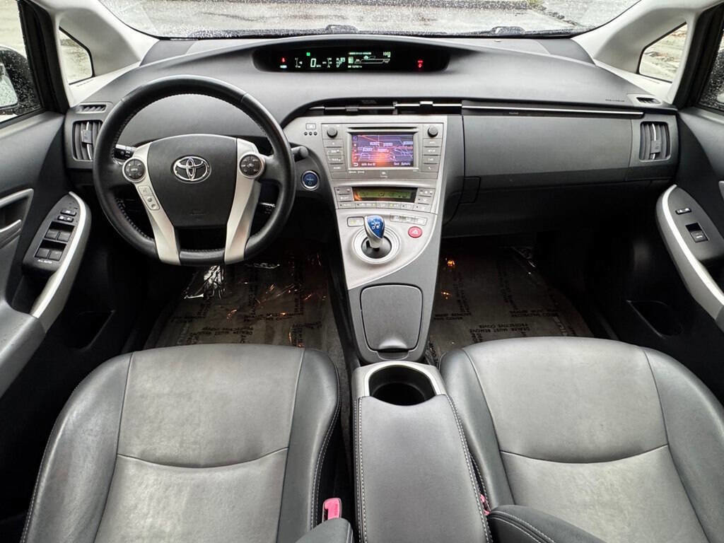 Used 2013 Toyota Prius Five image 15