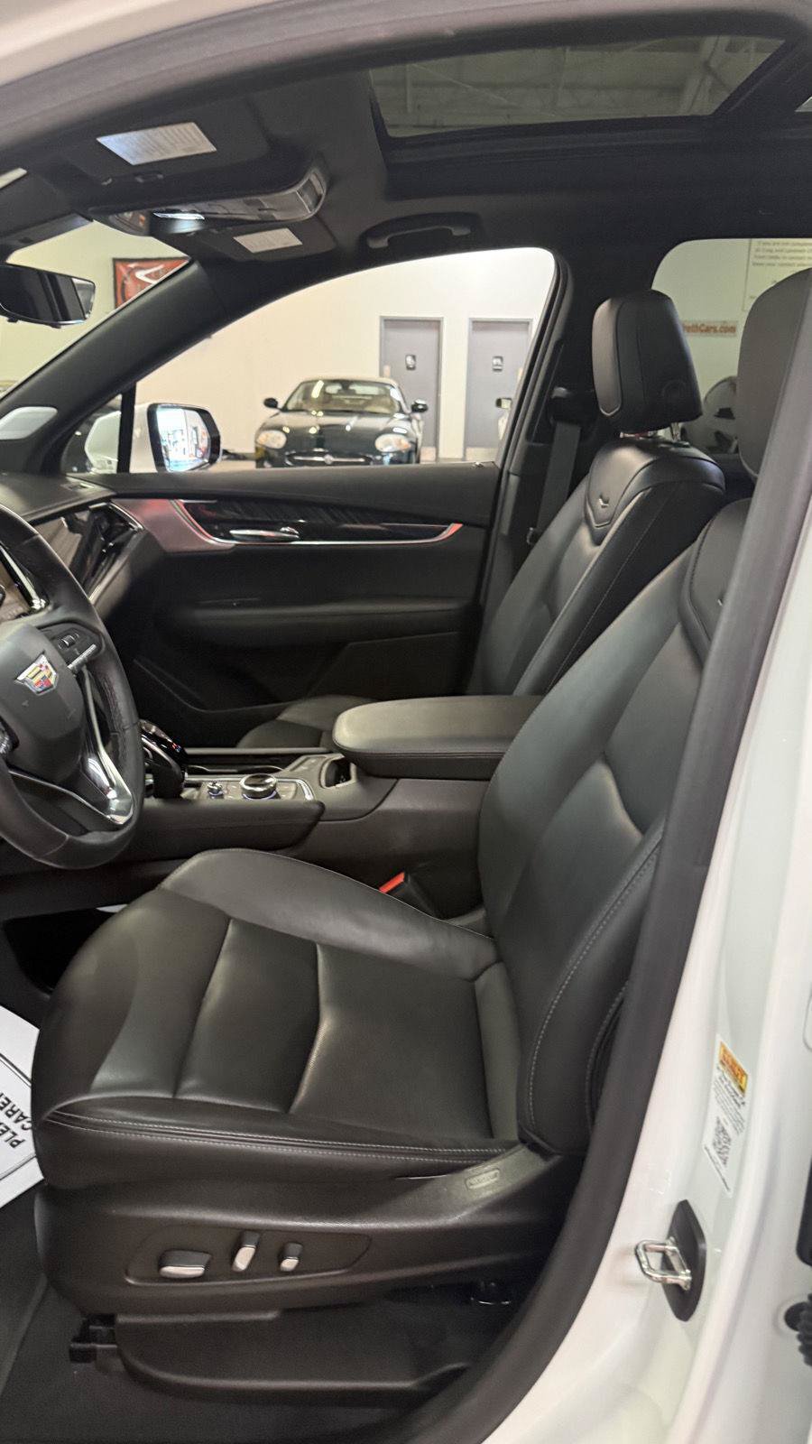 Used 2022 Cadillac XT6 Premium Luxury w/ Technology Package AWD/4WD image 44