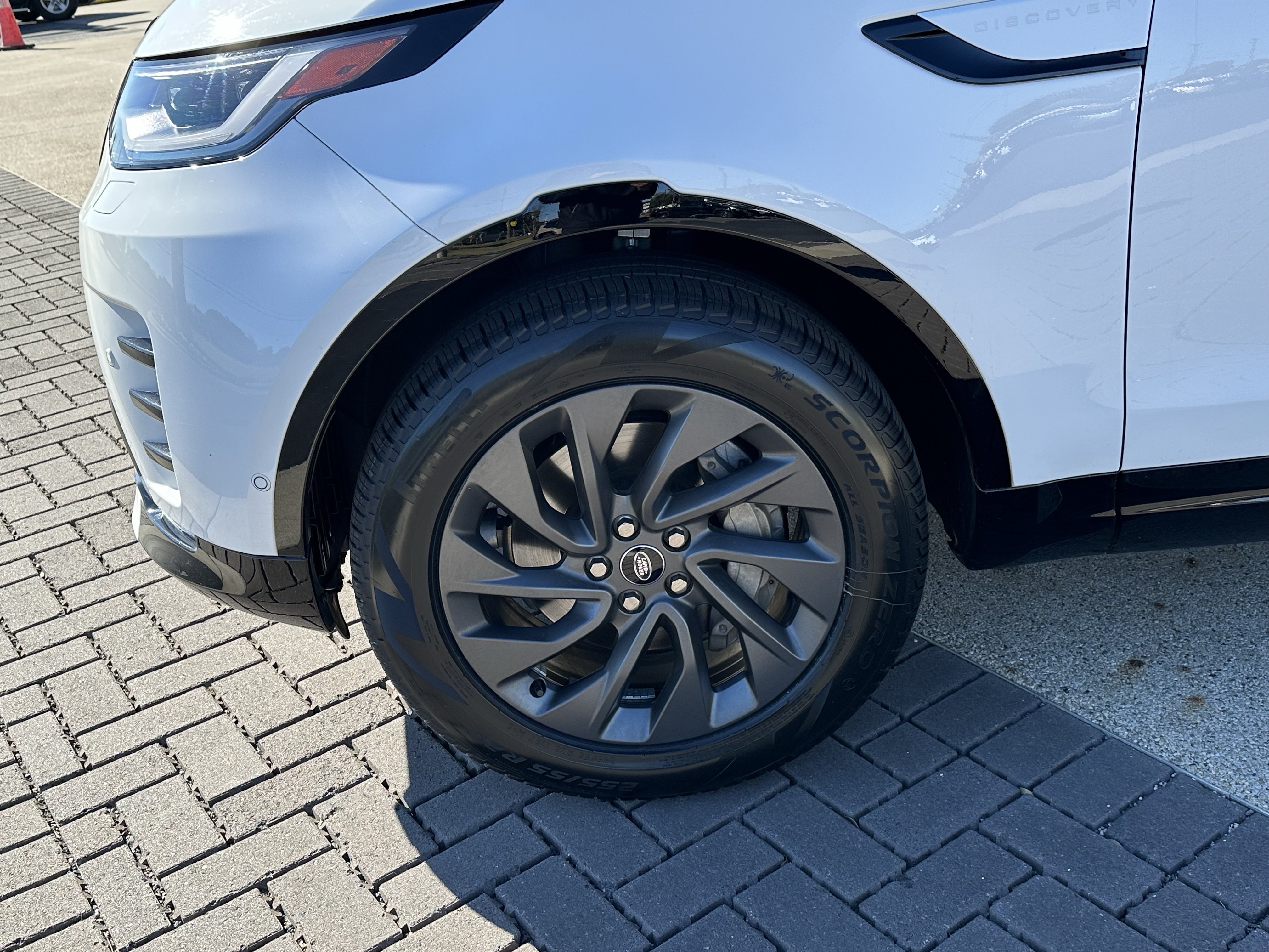 Certified 2023 Land Rover Discovery S R-Dynamic AWD/4WD image 12