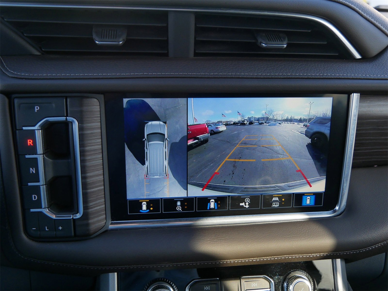 Used 2021 GMC Yukon Denali w/ Denali Premium Package image 19