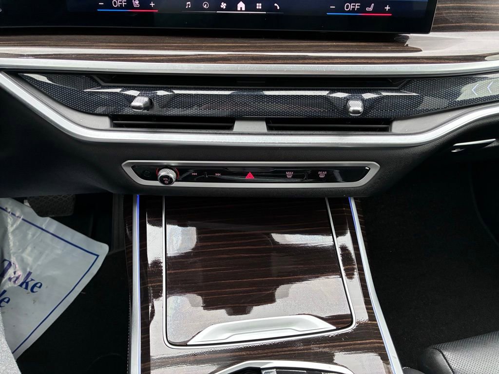 Used 2024 BMW X7 xDrive40i w/ Premium Package AWD/4WD image 45
