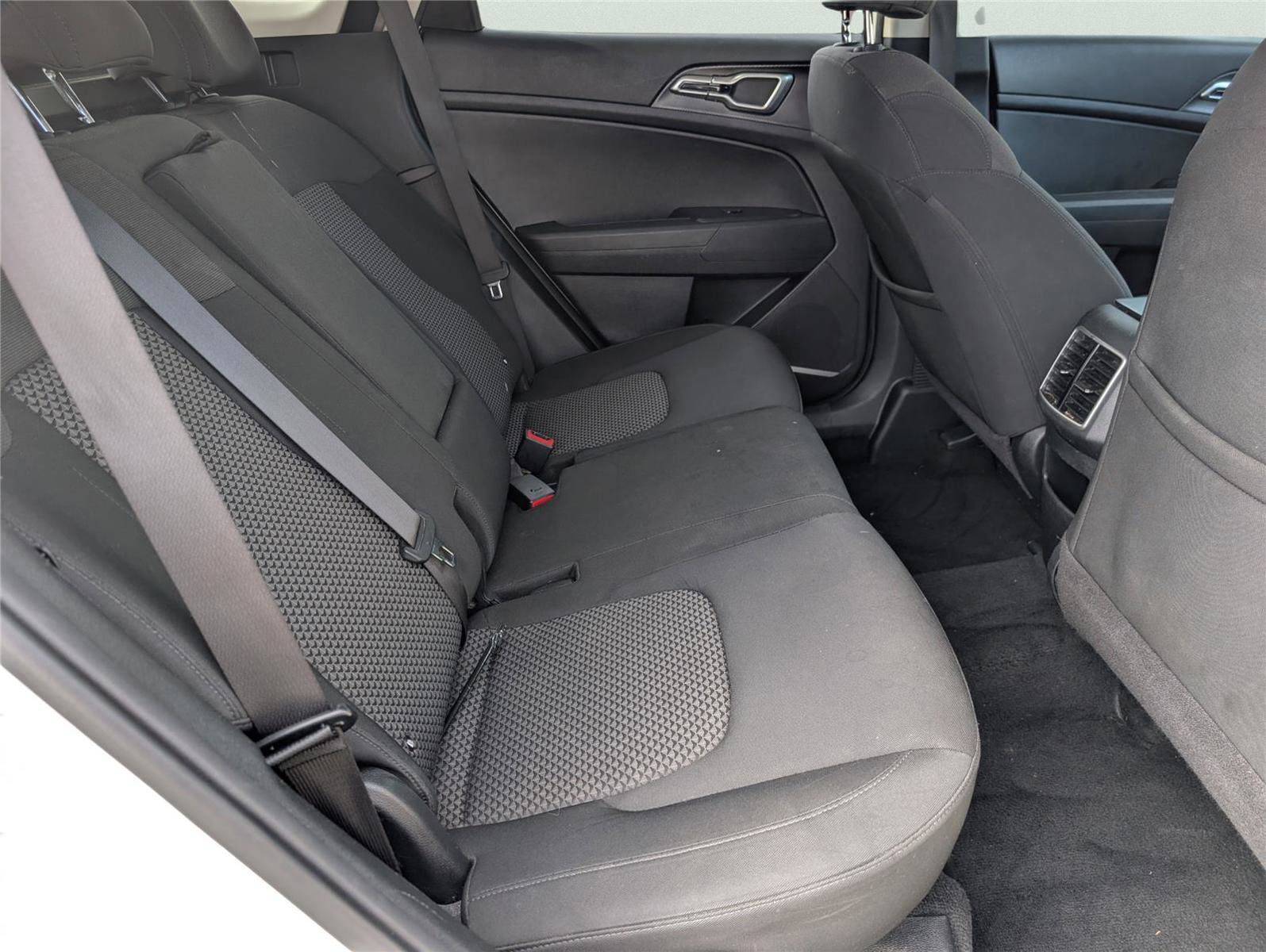 Used 2023 Kia Sportage LX image 34