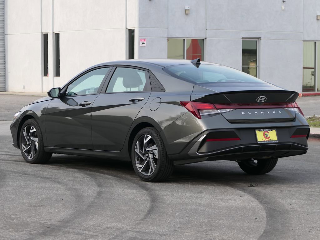 Certified 2025 Hyundai Elantra Sport image 5