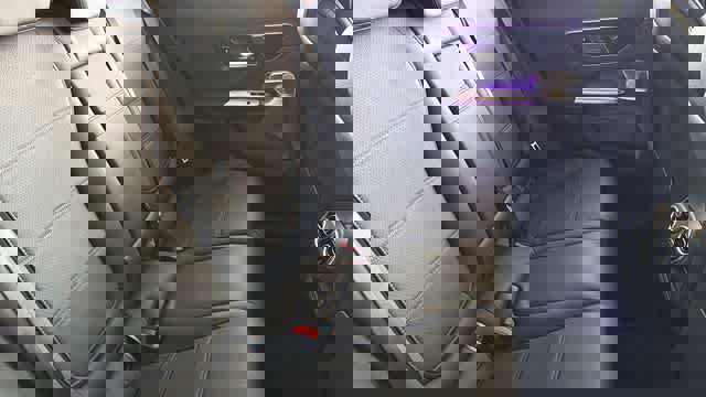 Used 2025 Mercedes-Benz GLC 300 4MATIC image 32