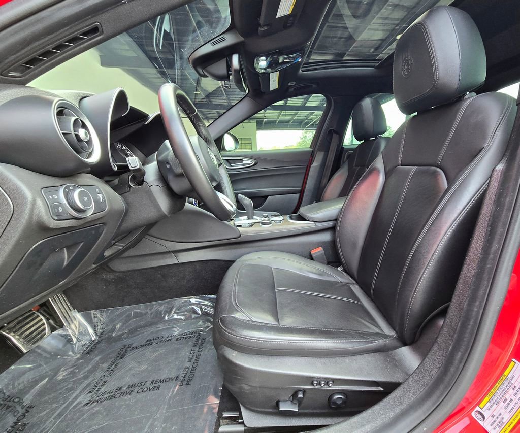 Used 2022 Alfa Romeo Giulia Ti image 17