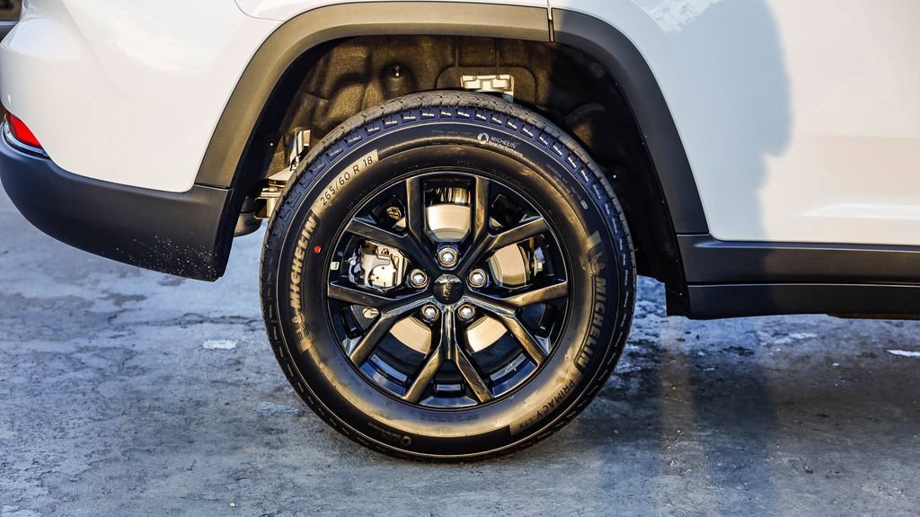 New 2025 Jeep Grand Cherokee Altitude image 12