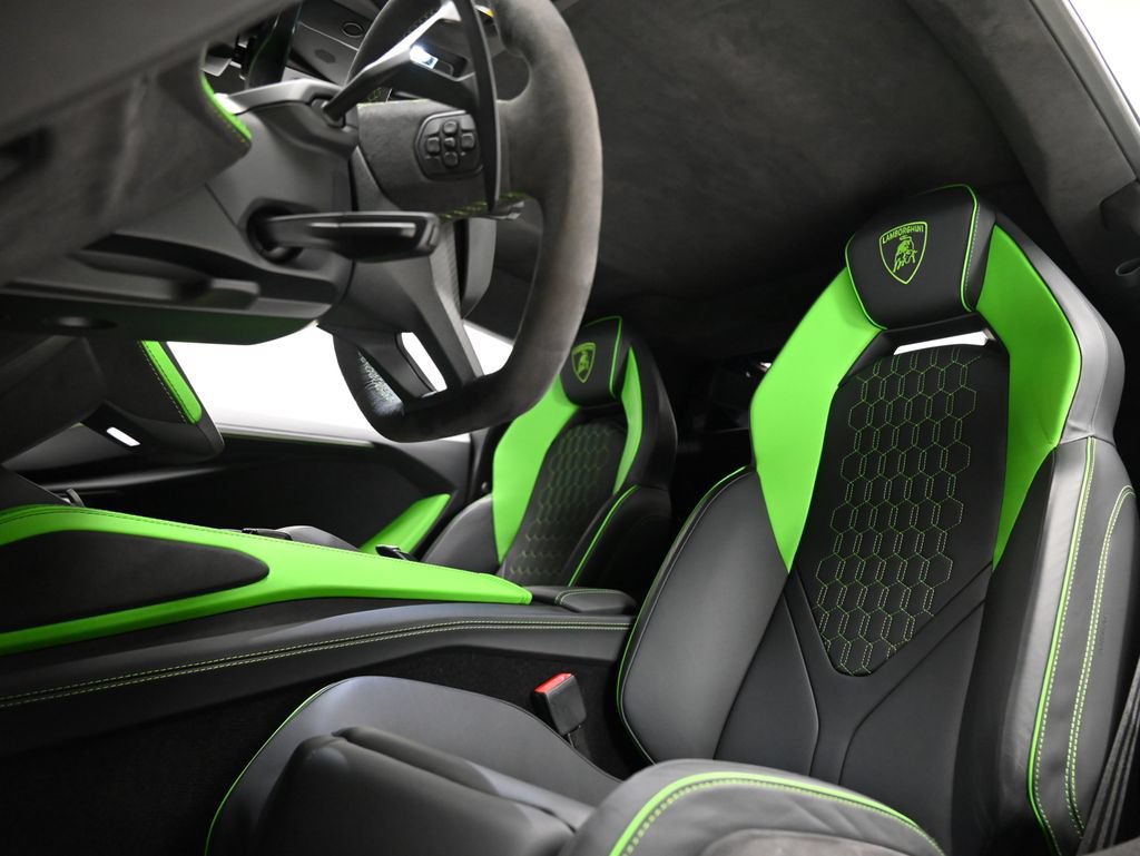 Used 2024 Lamborghini Revuelto AWD/4WD image 10