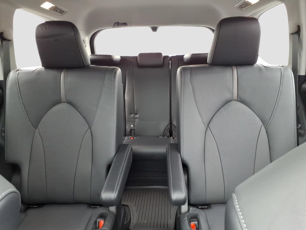Used 2026 Toyota Grand Highlander AWD image 17