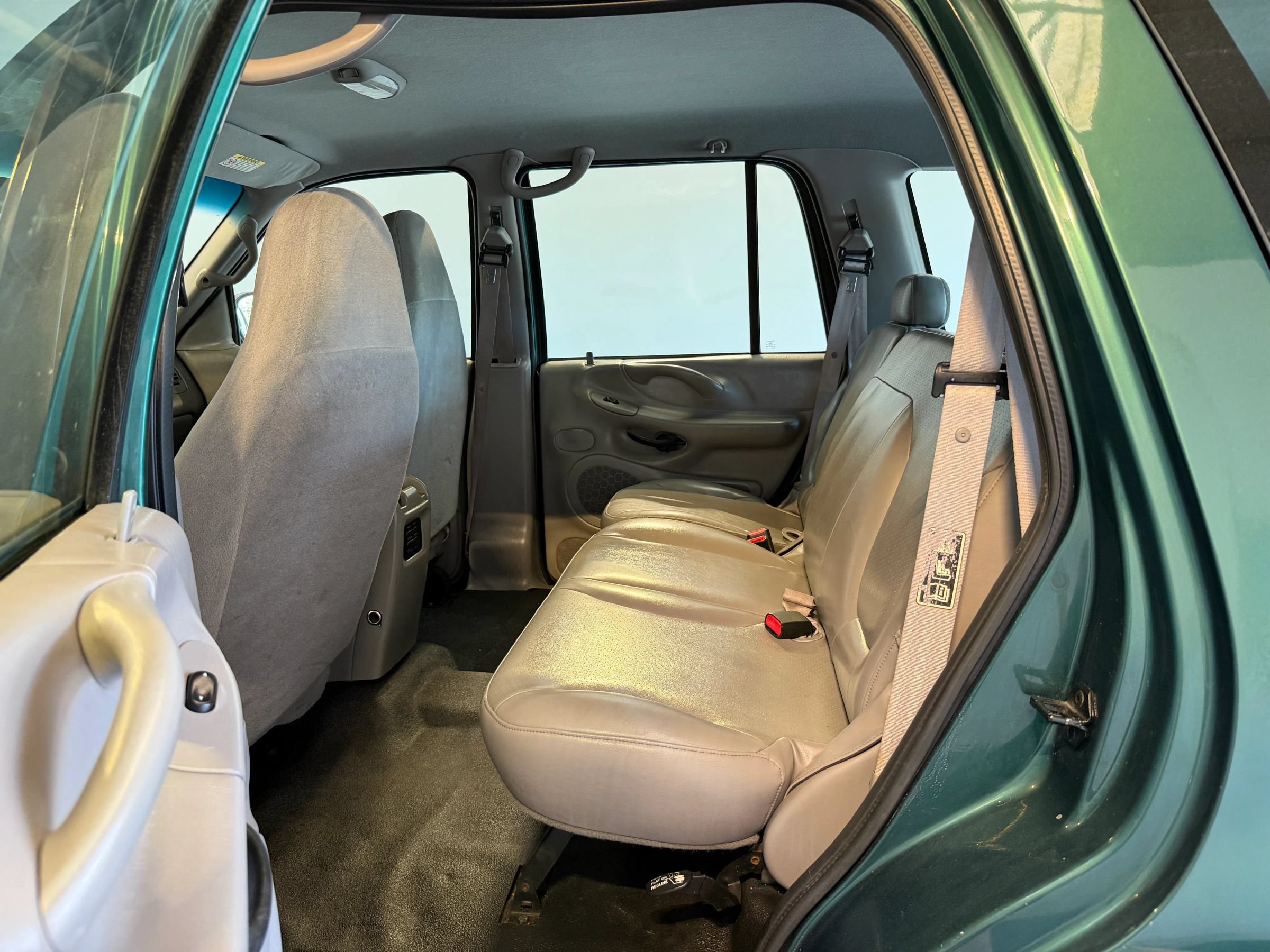Used 2000 Ford Expedition XLT AWD/4WD image 30