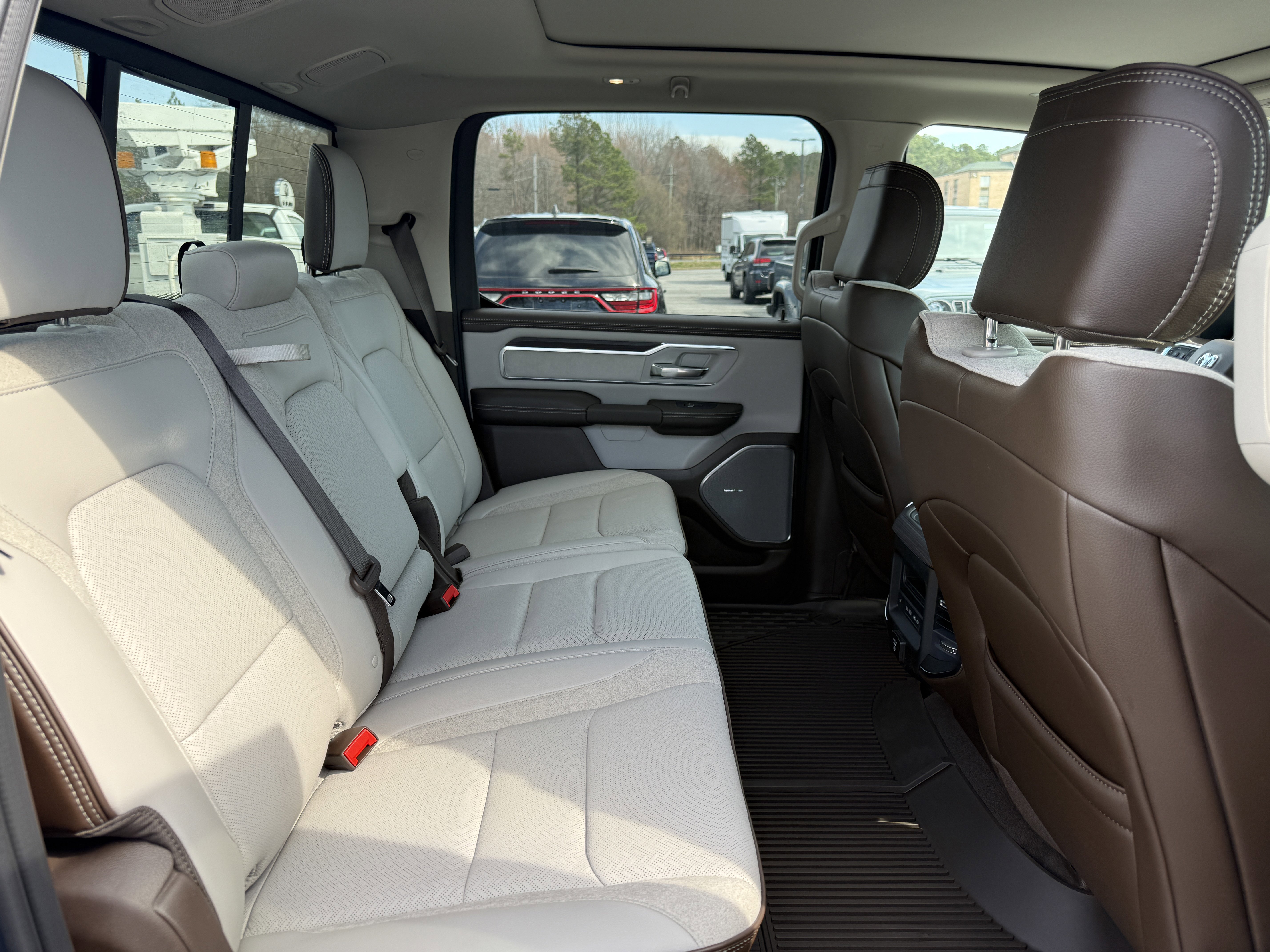 New 2026 RAM 1500 Laramie AWD/4WD image 19