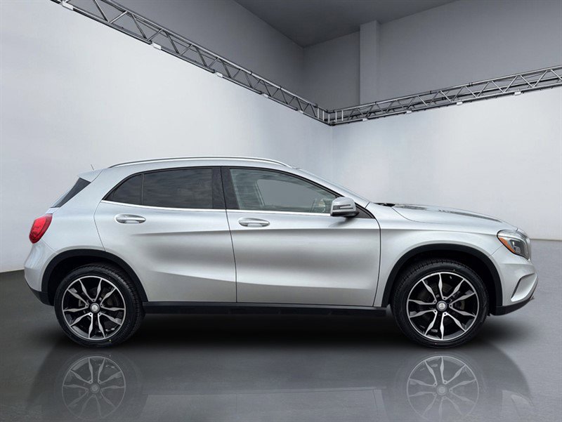 Used 2017 Mercedes-Benz GLA 250 4MATIC image 3