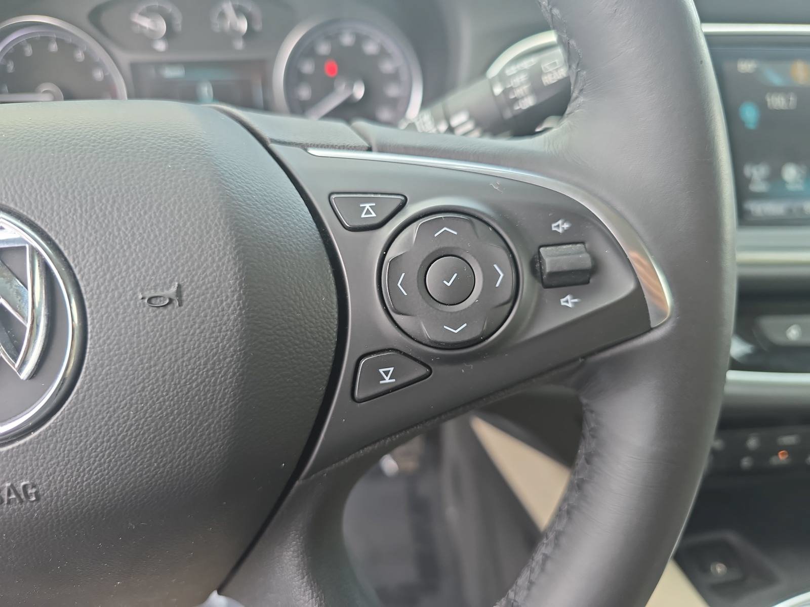 Used 2019 Buick Enclave Essence FWD image 19