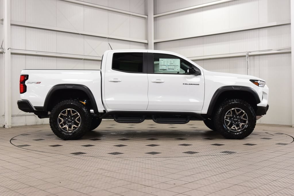 New 2026 Chevrolet Colorado ZR2 w/ Technology Package AWD/4WD image 9