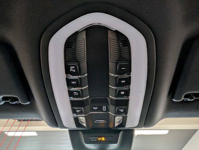 Used 2025 Porsche Macan AWD/4WD image 31