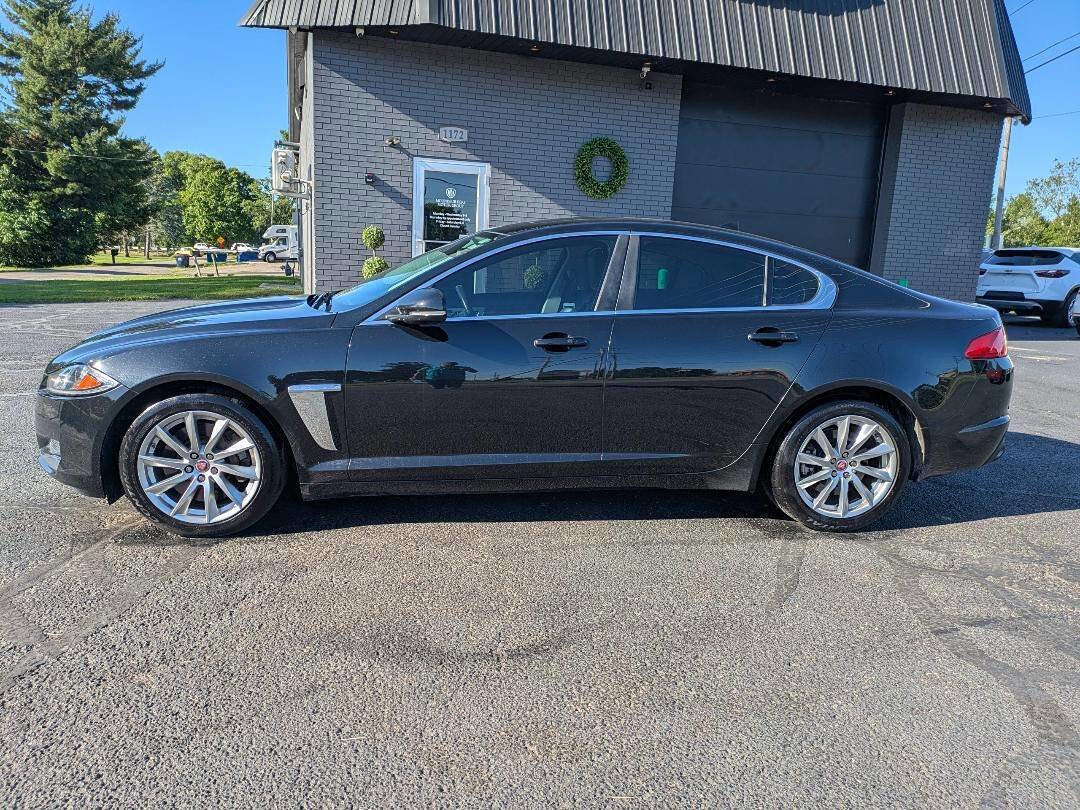 Used 2015 Jaguar XF Premium RWD image 2
