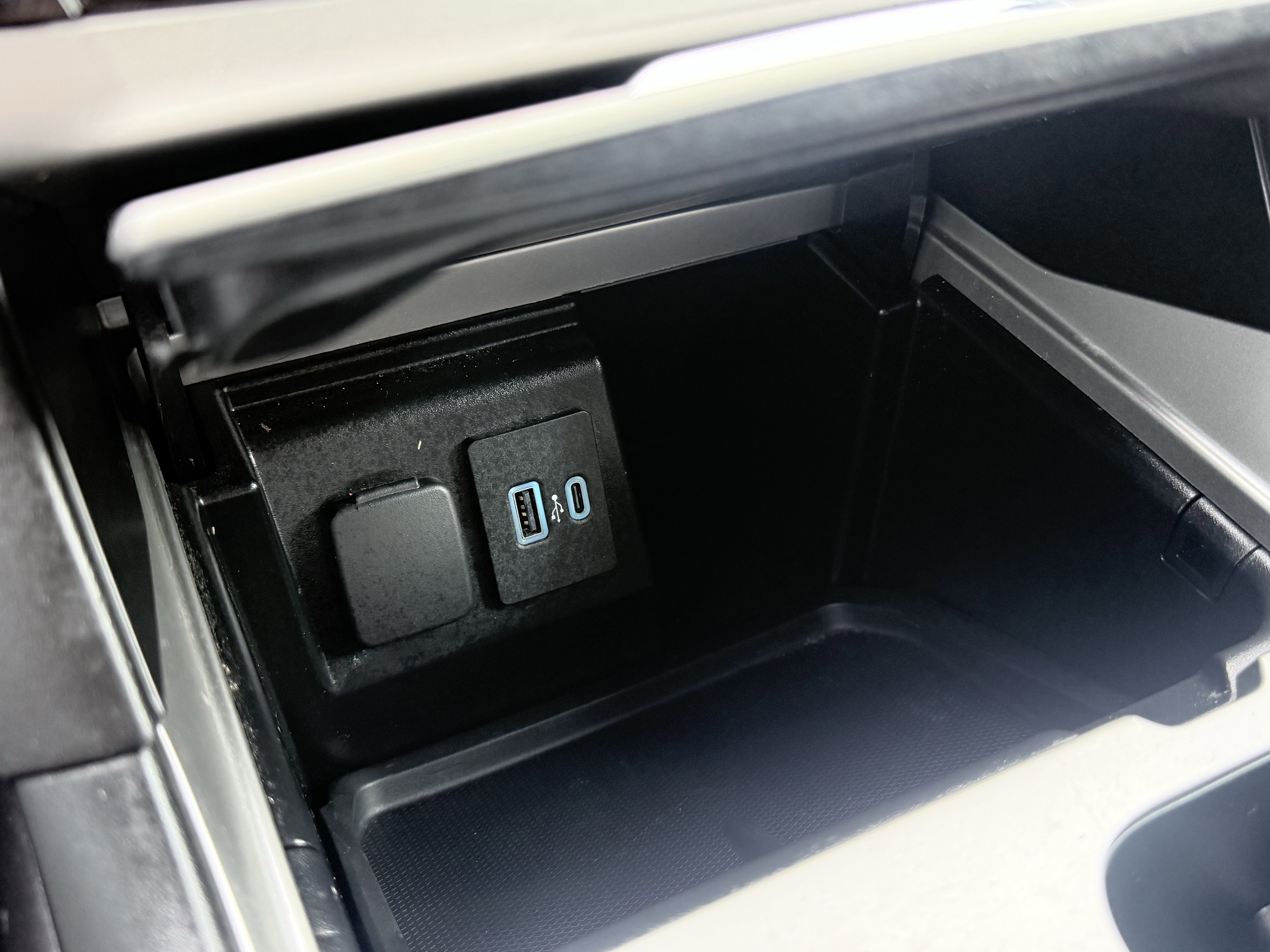 Used 2022 Ford Explorer XLT image 75