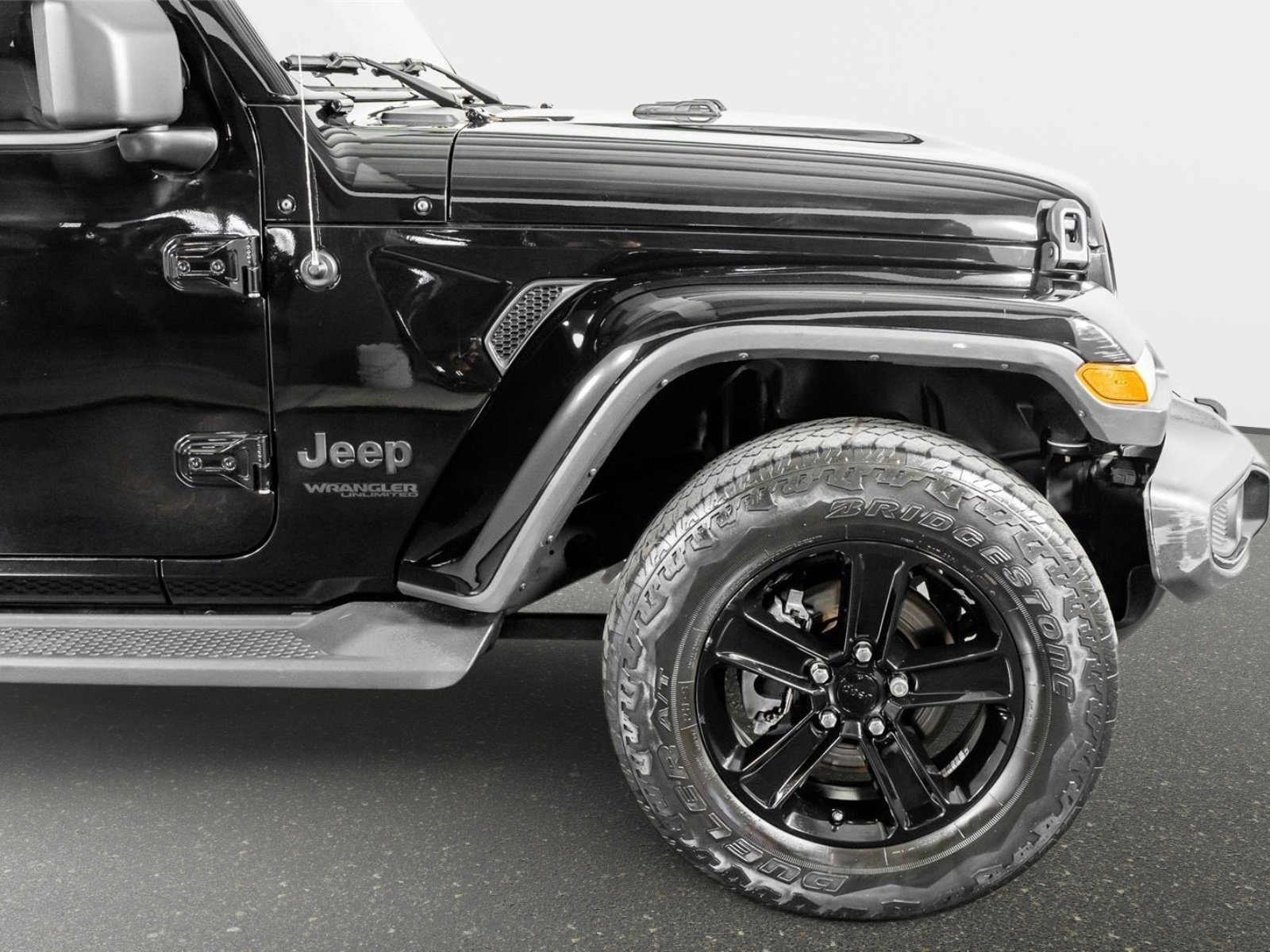 Used 2021 Jeep Wrangler Unlimited Sahara AWD/4WD image 6