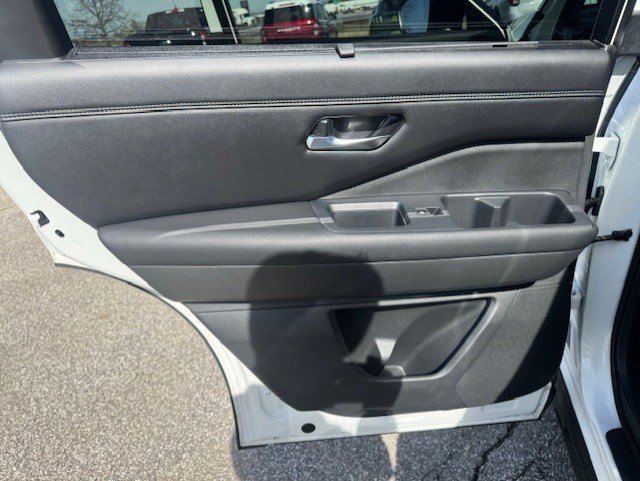 Used 2024 Nissan Pathfinder Platinum image 25