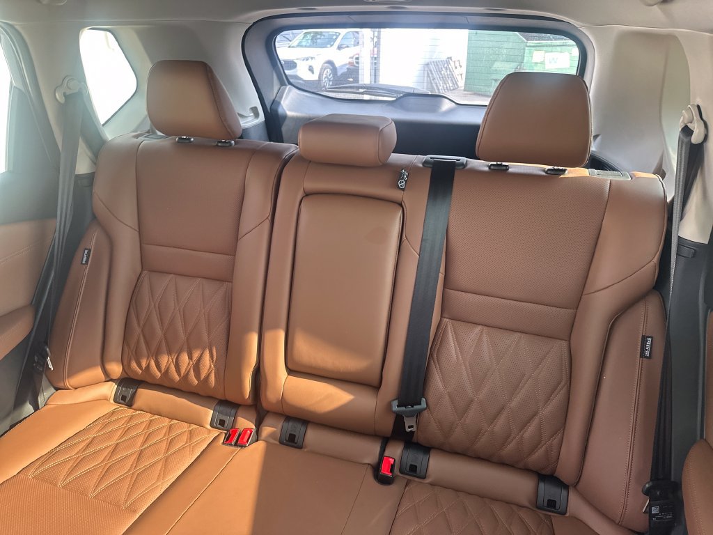 Certified 2025 Nissan Rogue Platinum AWD/4WD image 48