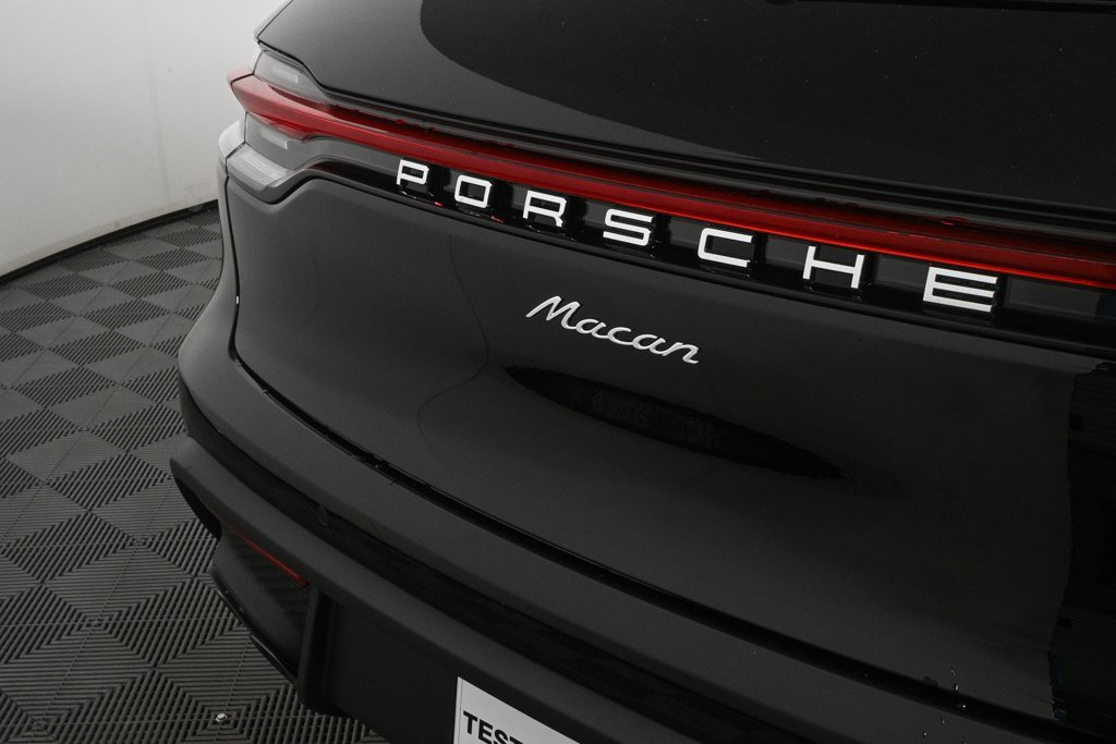 Certified 2025 Porsche Macan image 36