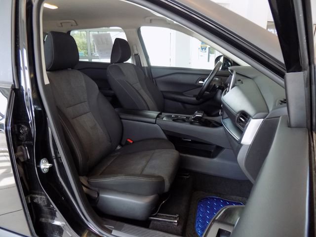 Used 2025 Nissan Rogue SV image 26