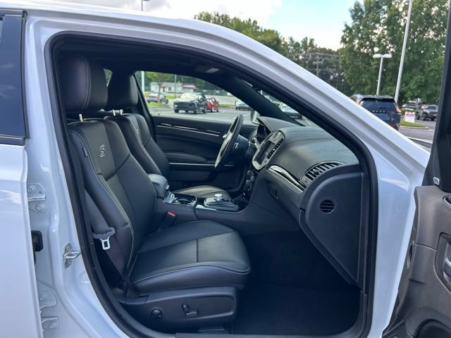 Used 2022 Chrysler 300 S w/ Comfort Group RWD image 16
