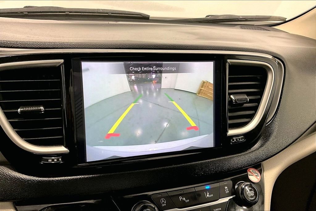 Used 2023 Chrysler Pacifica Touring-L FWD image 29