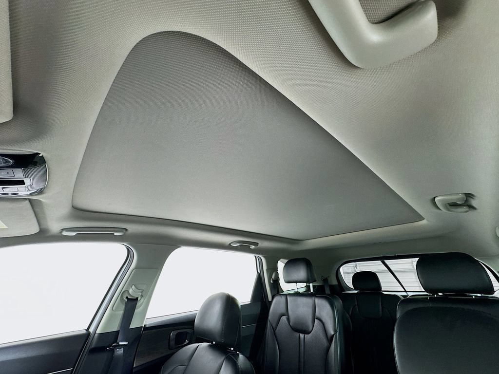Used 2022 Kia Sorento EX w/ Panoramic Sunroof Package FWD image 14
