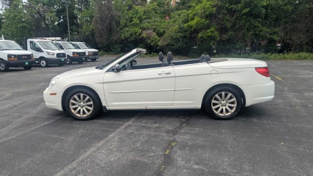 Used 2010 Chrysler Sebring Touring FWD image 15