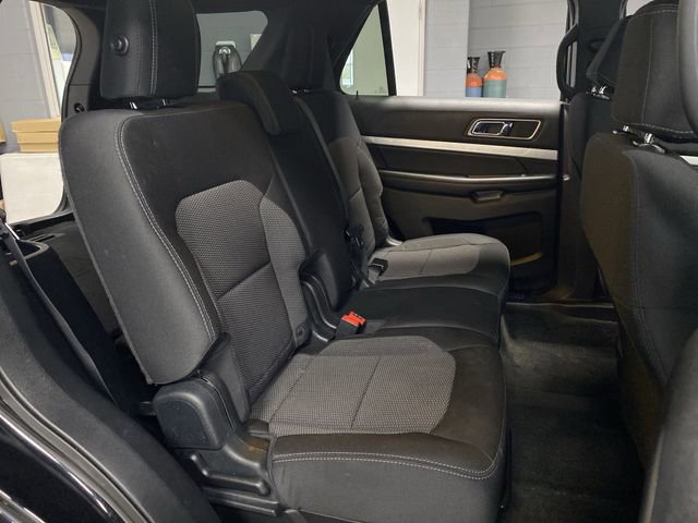 Used 2017 Ford Explorer XLT image 28