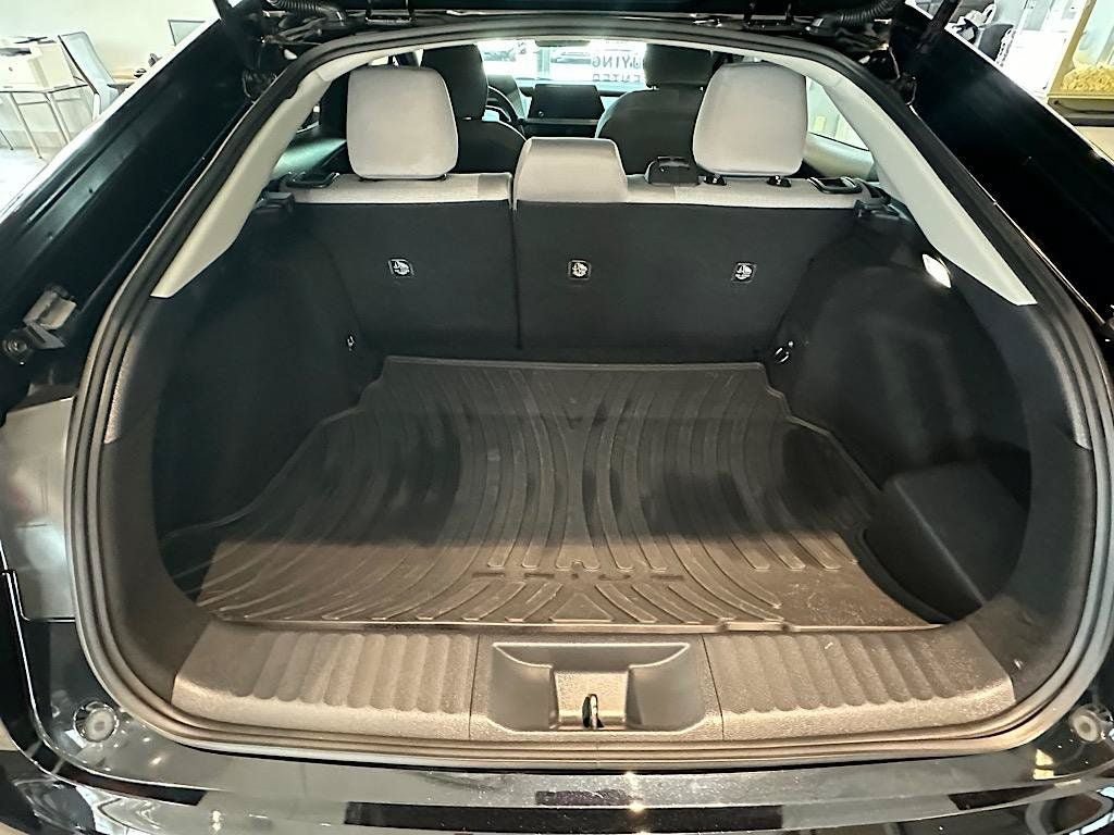 Certified 2025 Toyota Prius LE FWD image 9