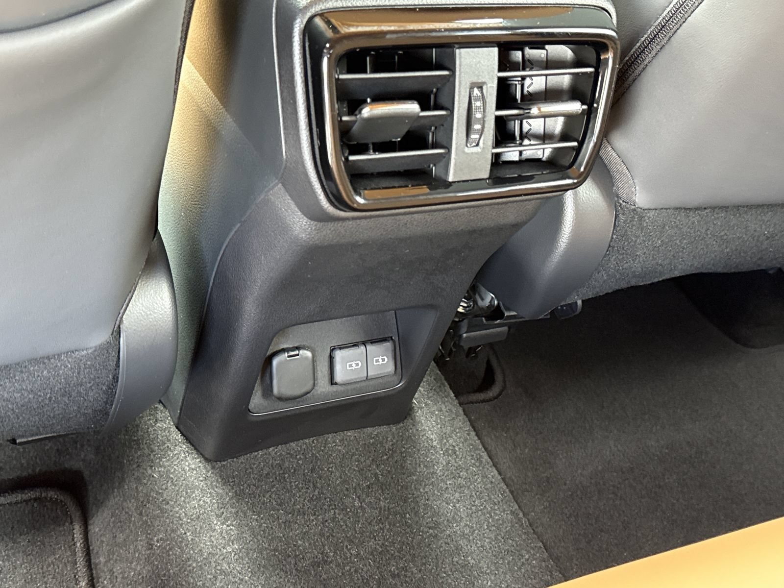 Used 2025 Lexus NX 250 FWD w/ Towing Package (2000 Lbs) image 11