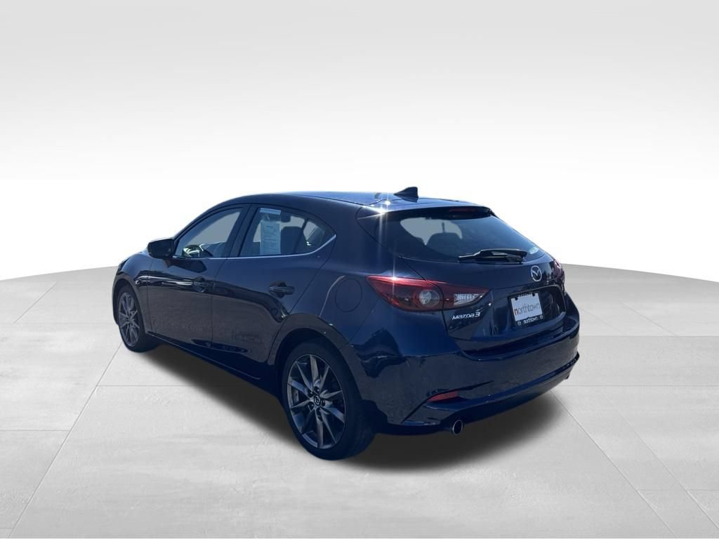 Used 2018 MAZDA MAZDA3 Grand Touring w/ Premium Equipment Package FWD image 4