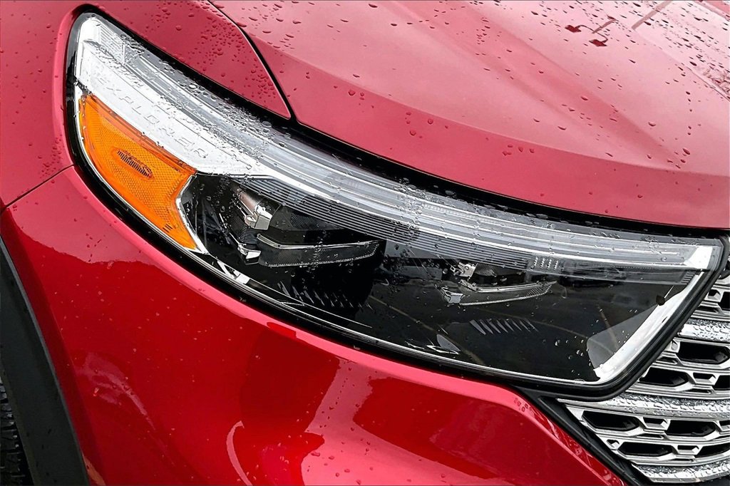 Certified 2022 Ford Explorer Limited w/ Equipment Group 301A image 29