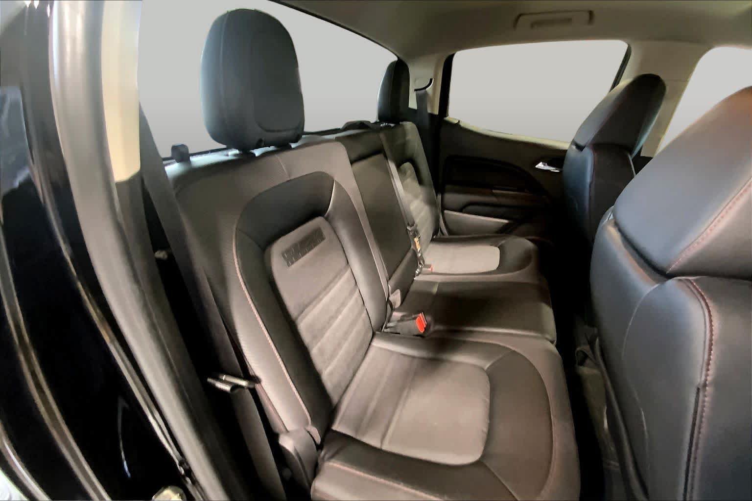 Used 2015 GMC Canyon SLE w/ All-Terrain Package RWD image 18