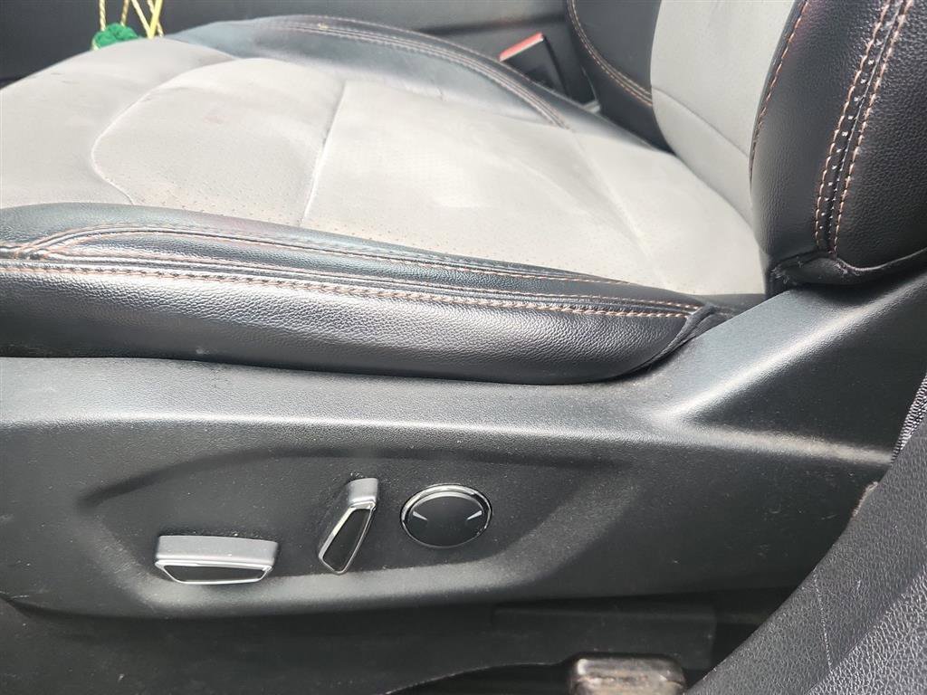 Used 2017 Ford Explorer XLT w/ XLT Appearance Package image 18