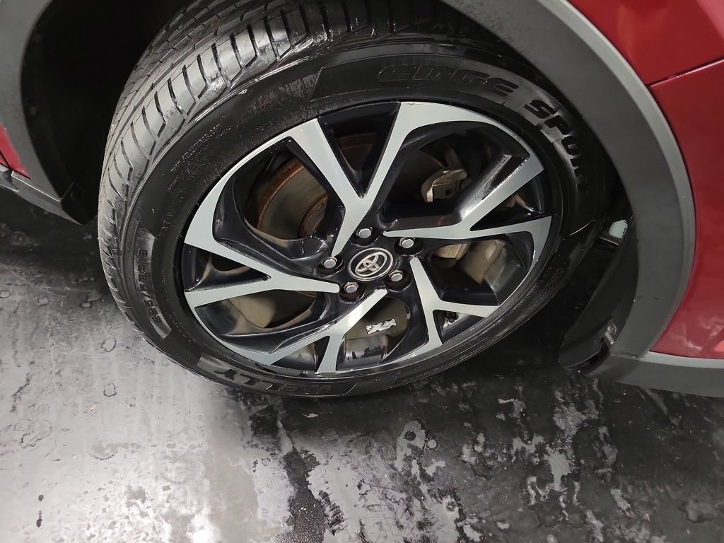 Used 2018 Toyota C-HR XLE FWD image 10