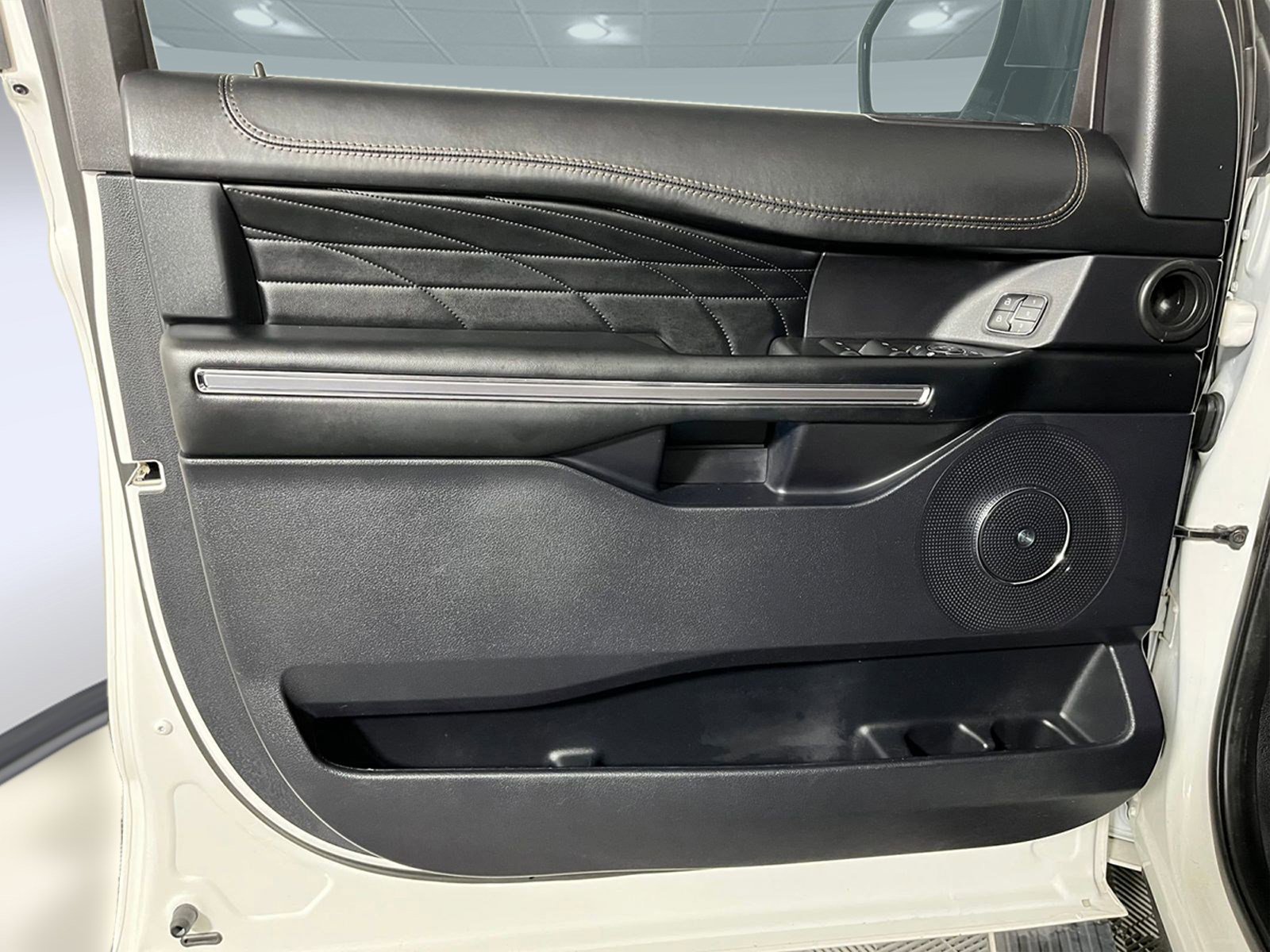 Used 2020 Ford Expedition Platinum image 19