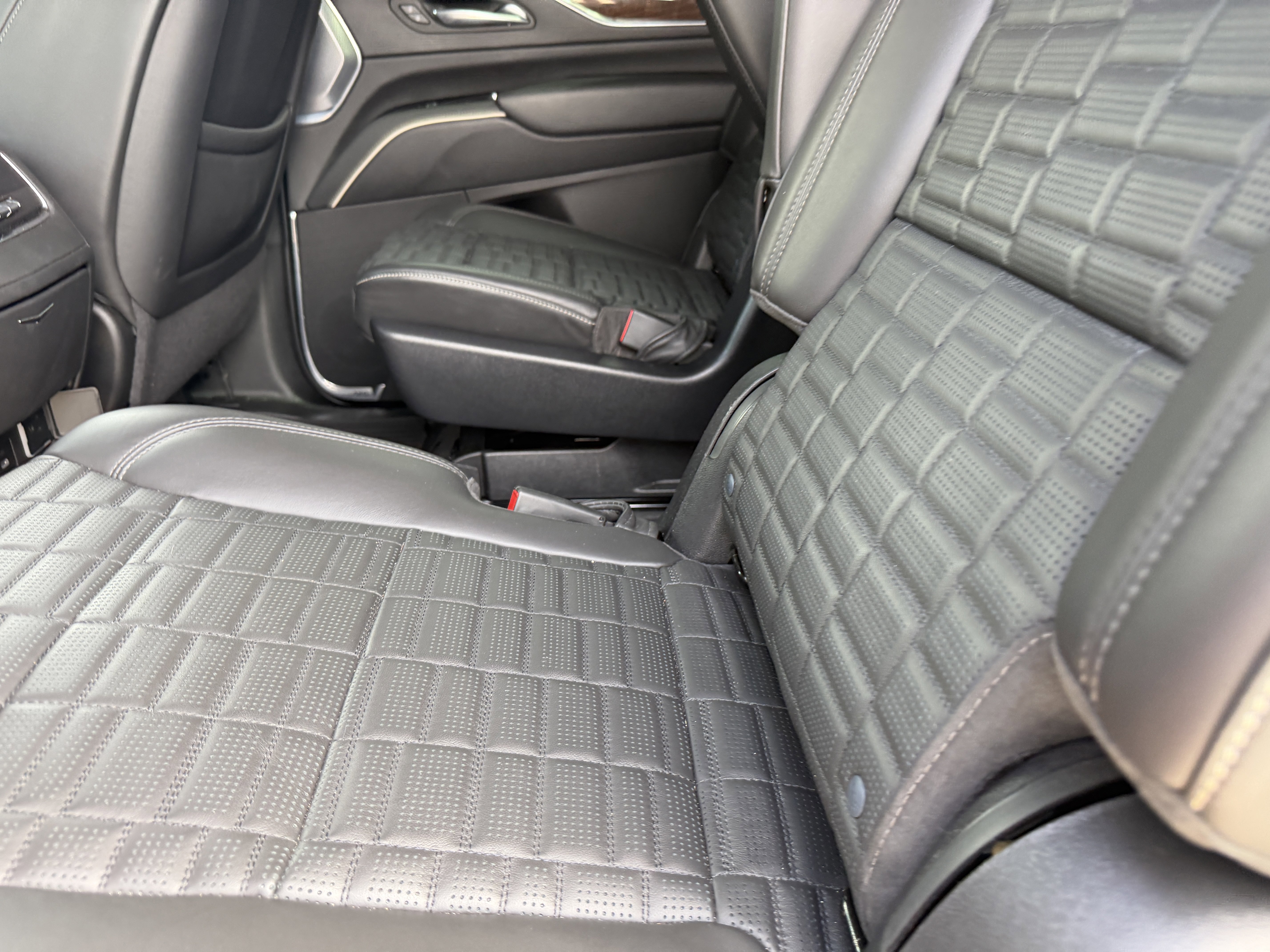 Used 2022 Cadillac Escalade Sport Platinum AWD/4WD image 17